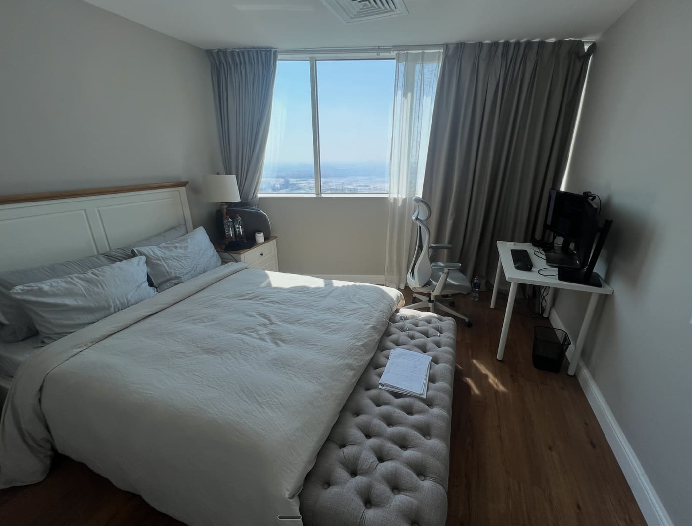 Mi habitación en Dubái Marina, donde he pasado este último año.