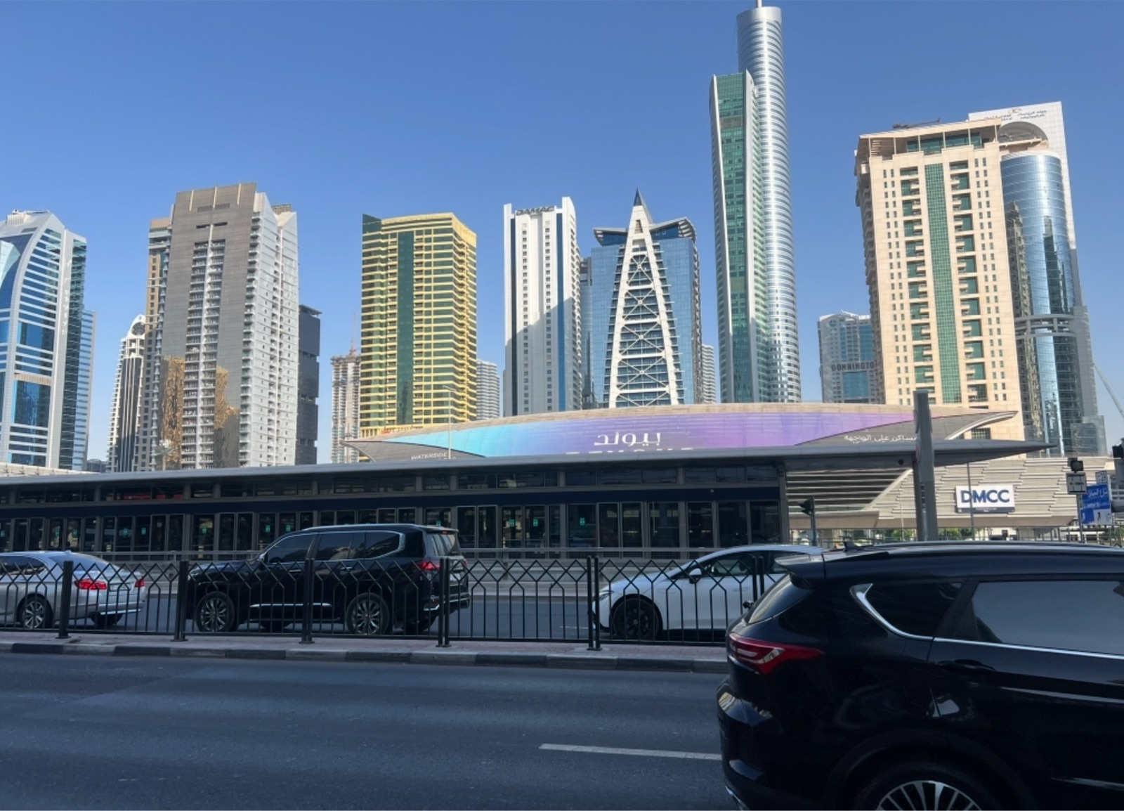 La estación de metro de JLT Y JTL.
