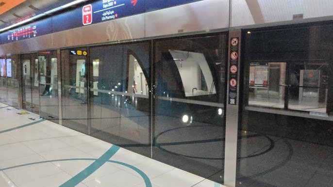 Parada de la estación de metro DMCC.