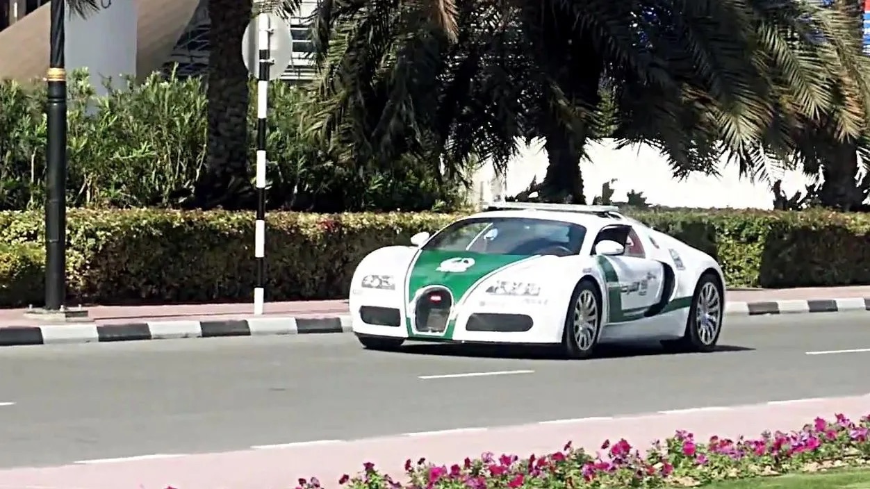 Patrulla de policía de Dubái.